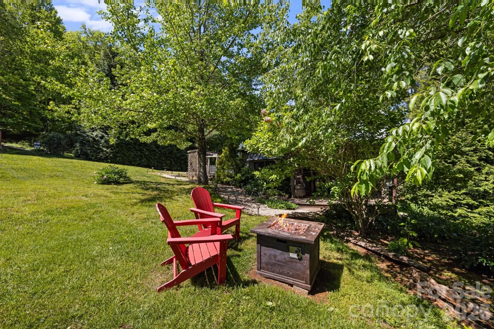 107  111 Hougie Heaven Lane Franklin, NC 28734