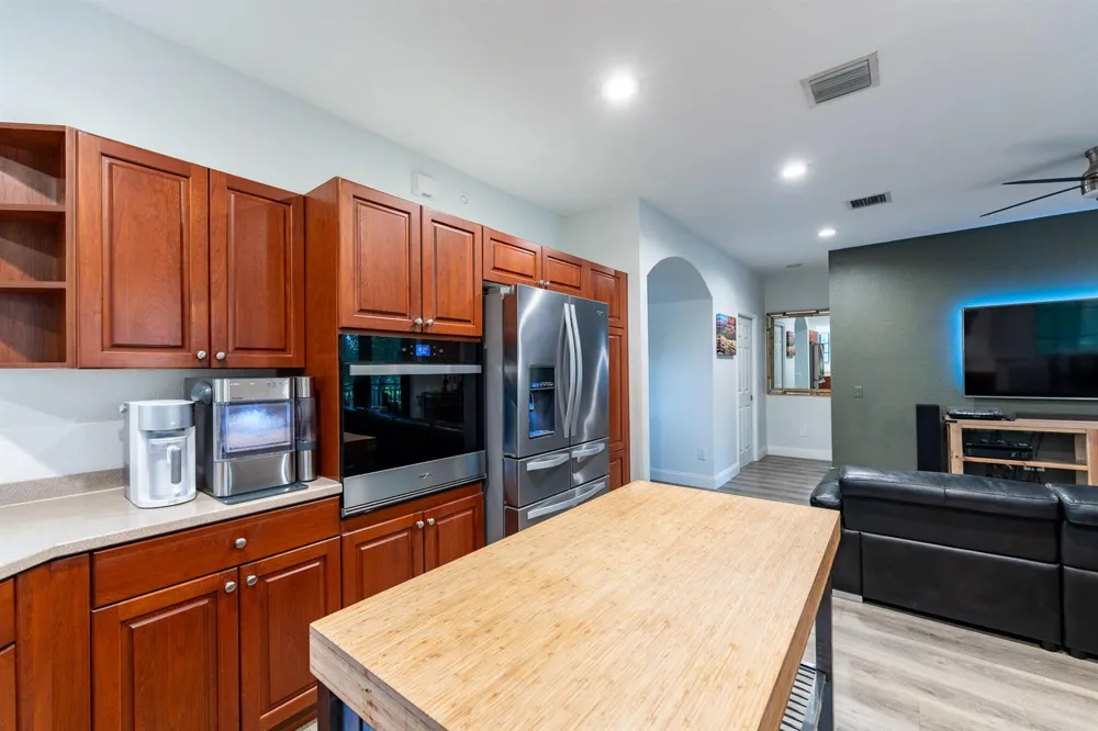 1639 PASSION VINE CIRCLE #16-4 Weston, FL 33326