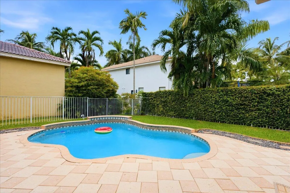 2458 Greenbrier Court Weston, FL 33327