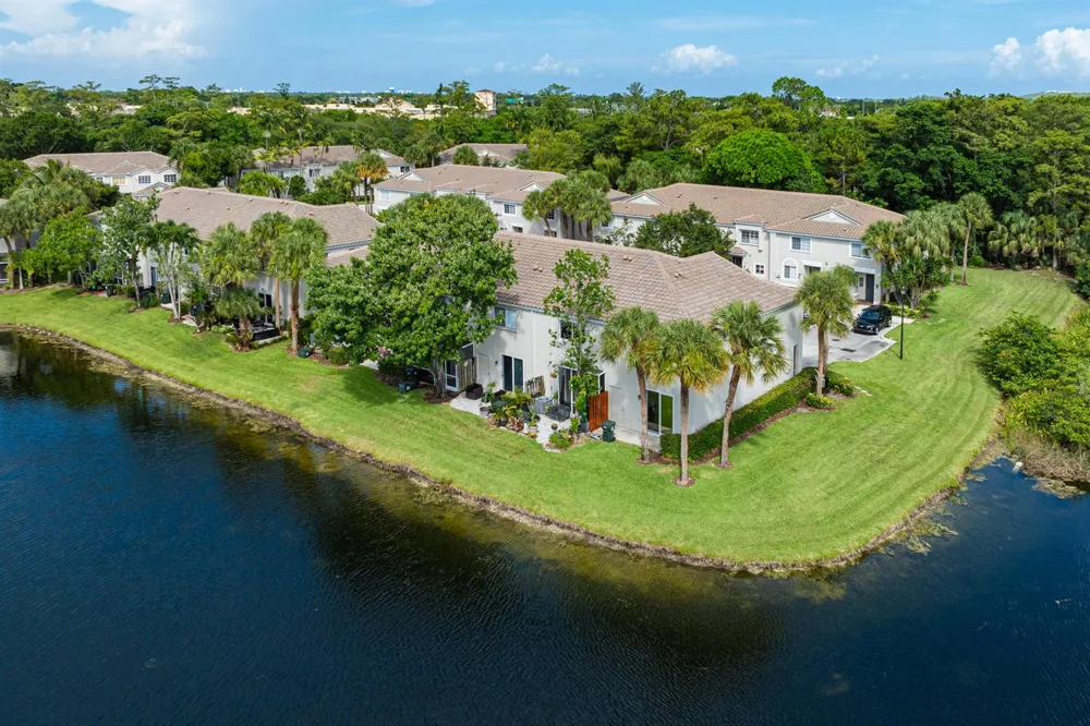 4859 NW 58TH Manor Coconut Creek, FL 33073