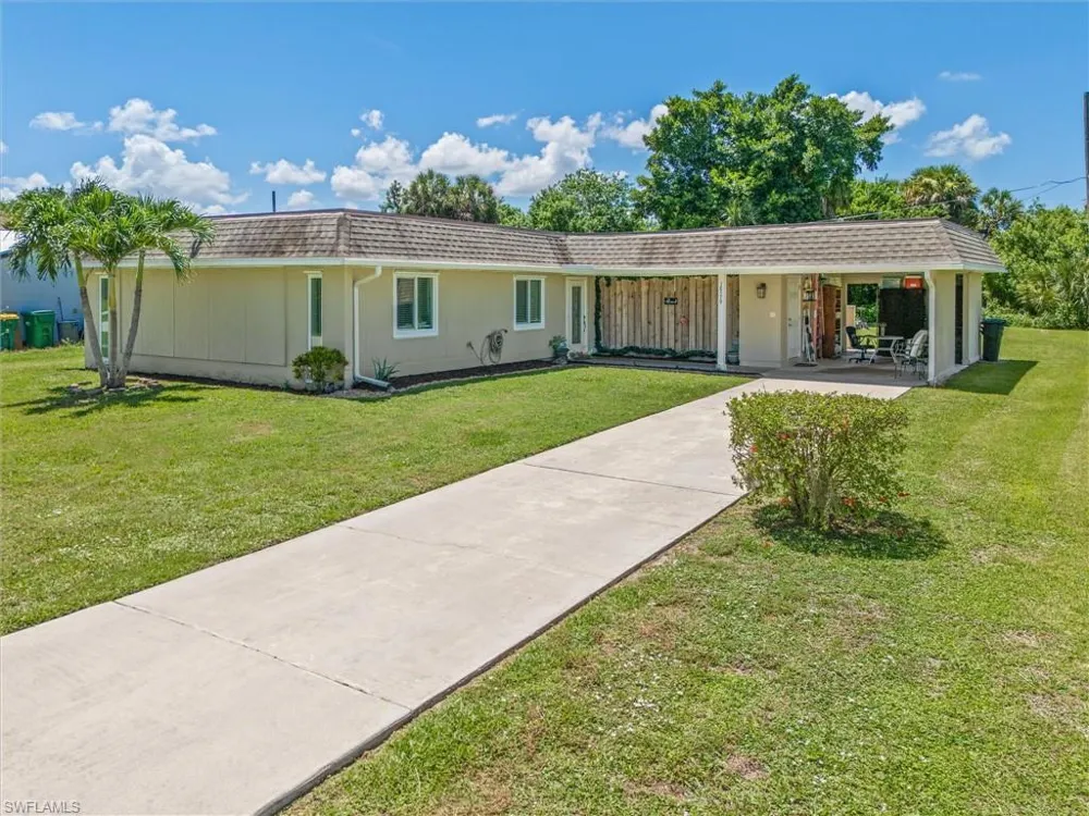 18579 Robinson Avenue Port Charlotte, FL 33948