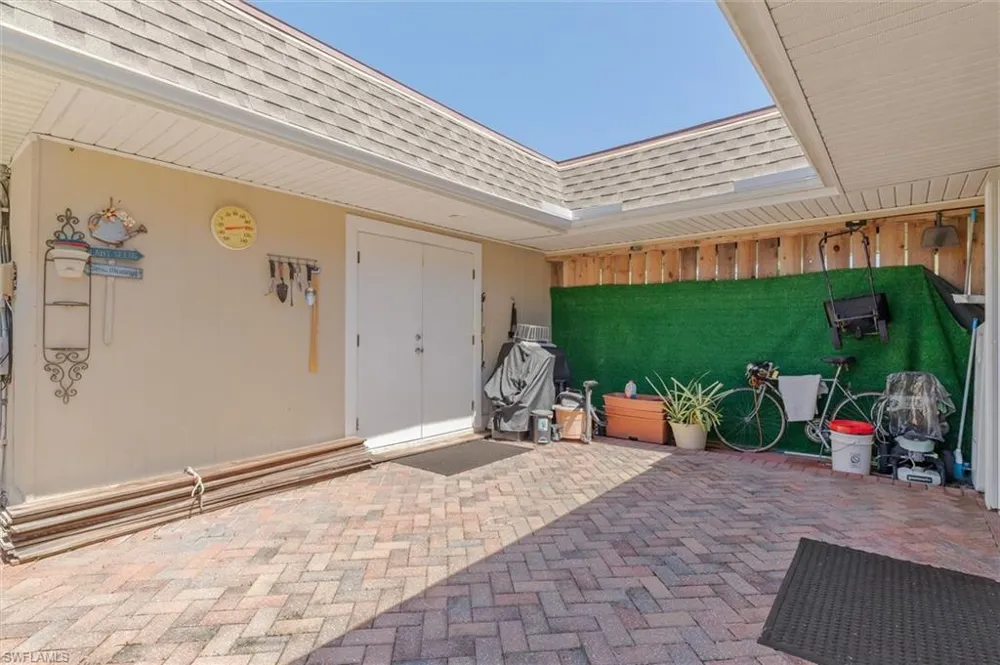 18579 Robinson Avenue Port Charlotte, FL 33948