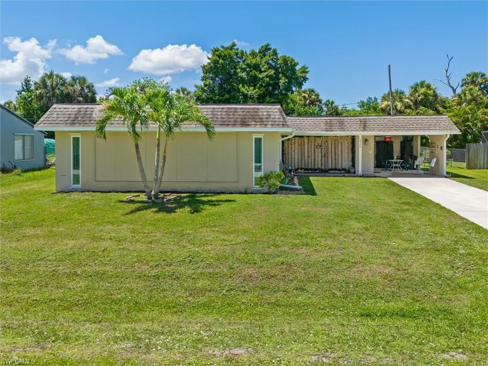 18579 Robinson Avenue Port Charlotte, FL 33948
