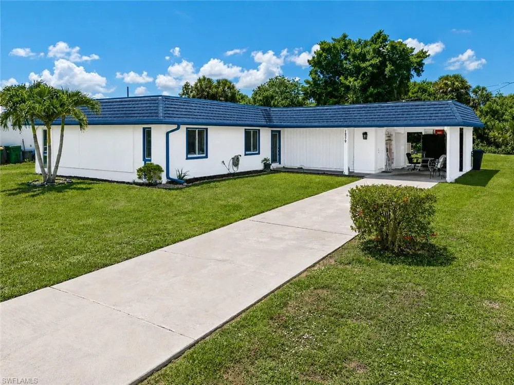 18579 Robinson Avenue Port Charlotte, FL 33948