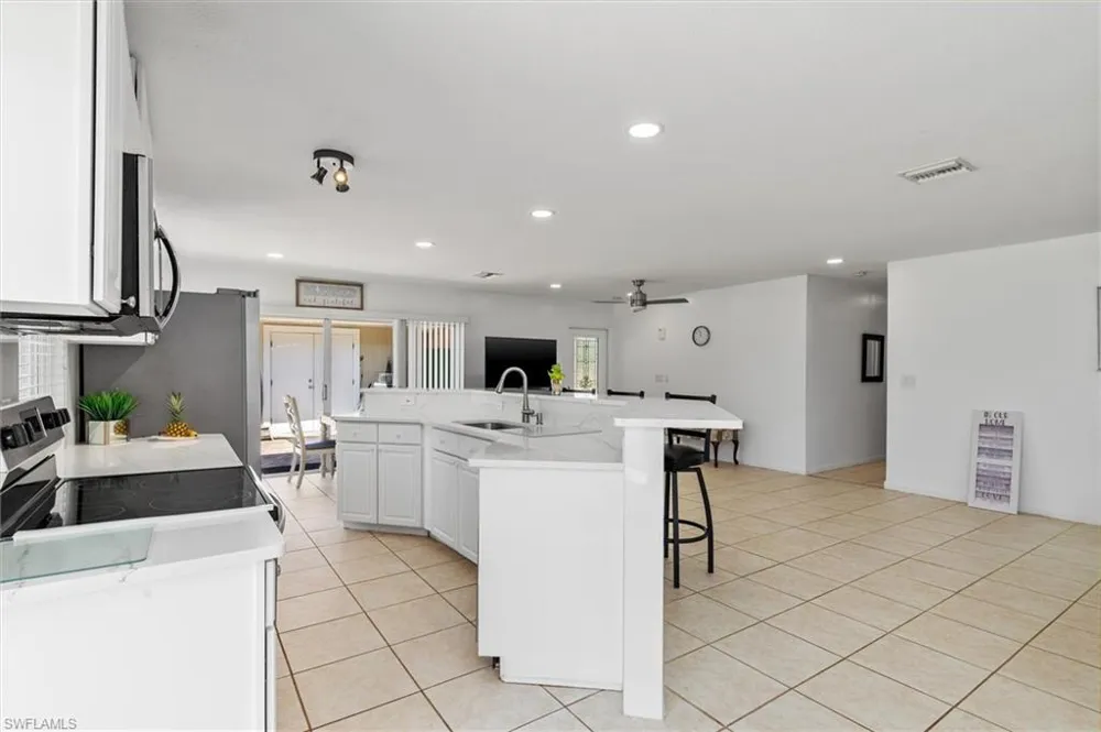18579 Robinson Avenue Port Charlotte, FL 33948