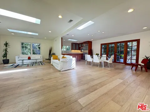 7586 Woodrow Wilson Drive