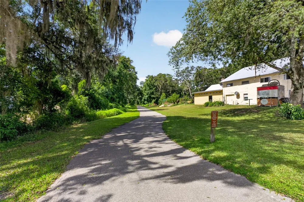 28211 MAGNON DRIVE Brooksville, FL 34601