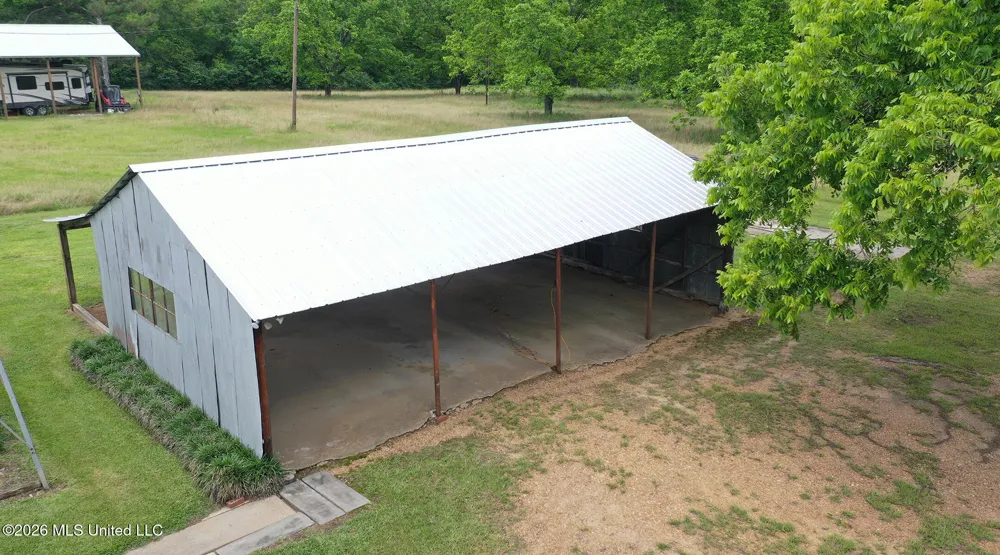 7037 Lilly Road Crystal Springs, MS 39059