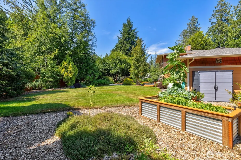 19061 Harris Avenue NE Suquamish, WA 98392