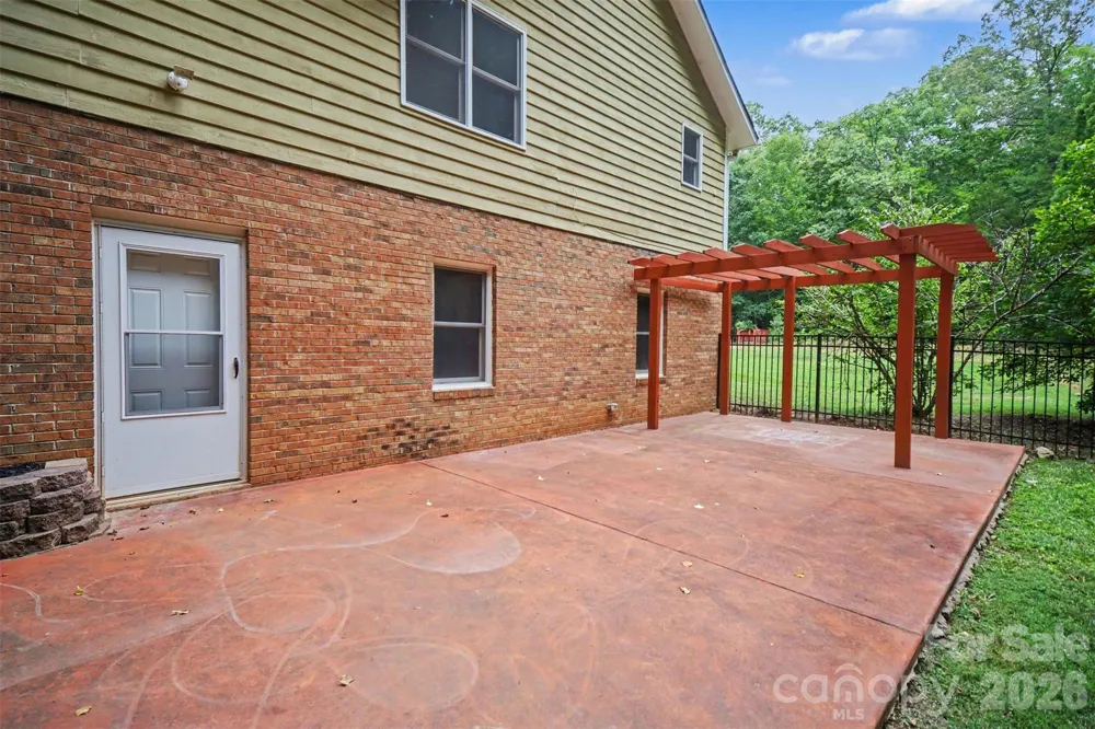 519 Raintree Drive Matthews, NC 28104