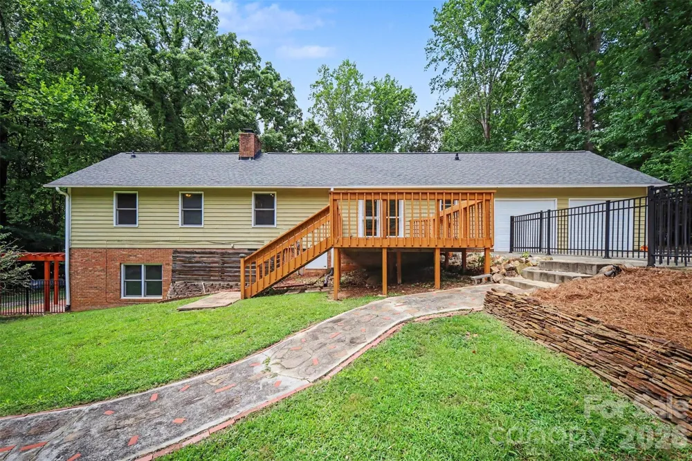 519 Raintree Drive Matthews, NC 28104