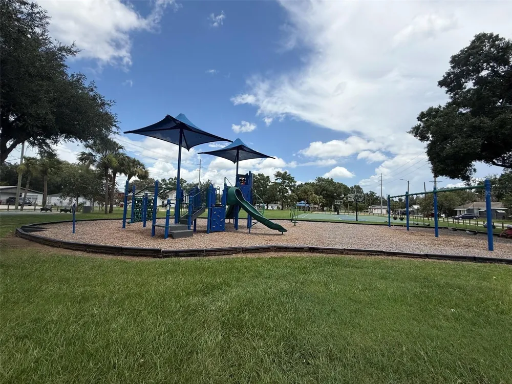 1325 E LAURA STREET Plant City, FL 33563