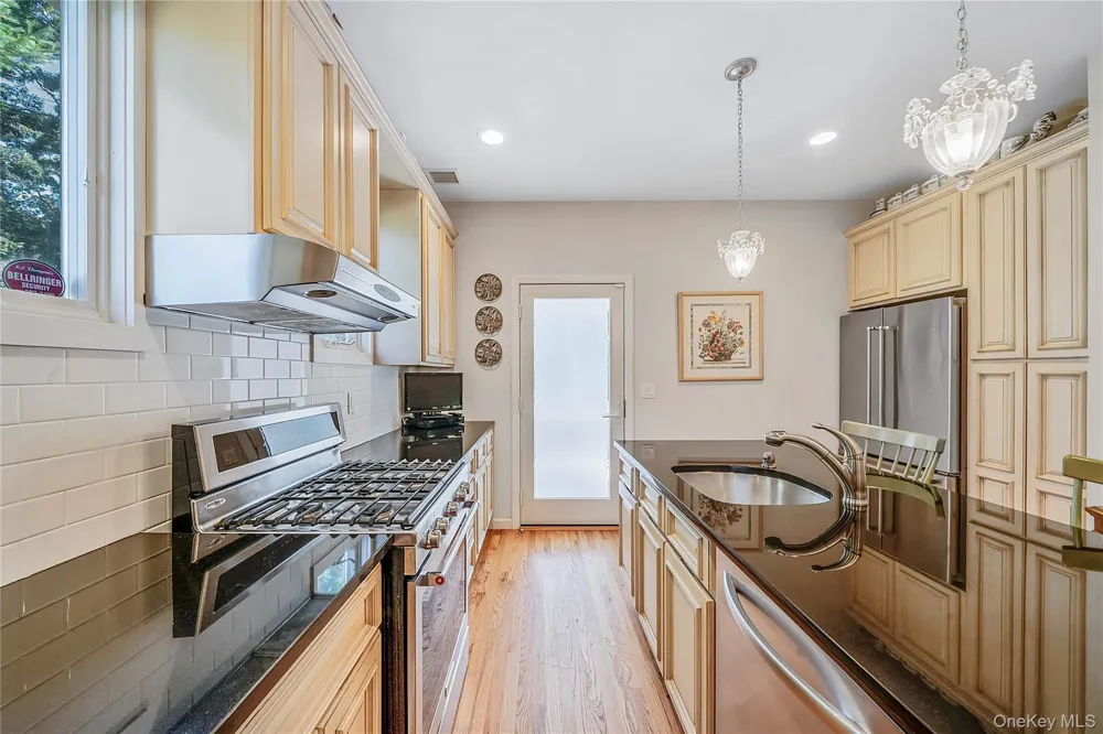 16 Foster Crossing East Quogue, NY 11942
