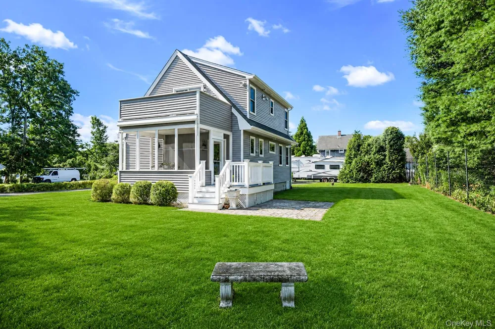 16 Foster Crossing East Quogue, NY 11942