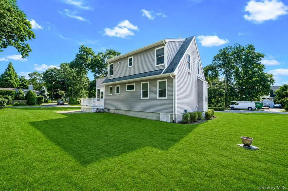 16 Foster Crossing East Quogue, NY 11942
