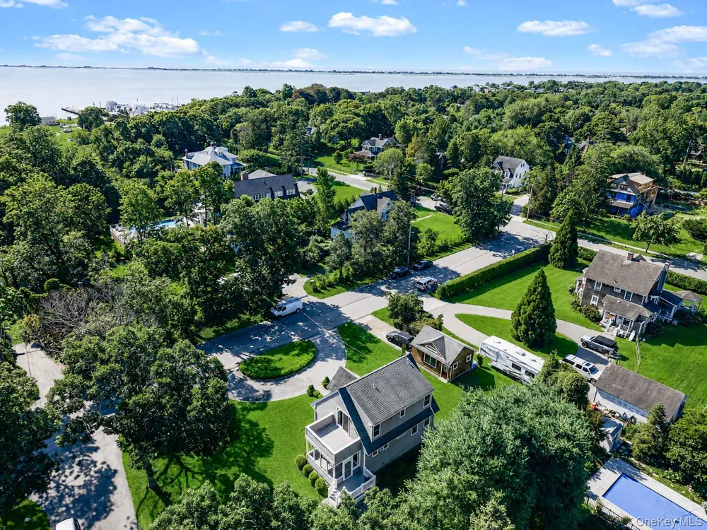 16 Foster Crossing East Quogue, NY 11942