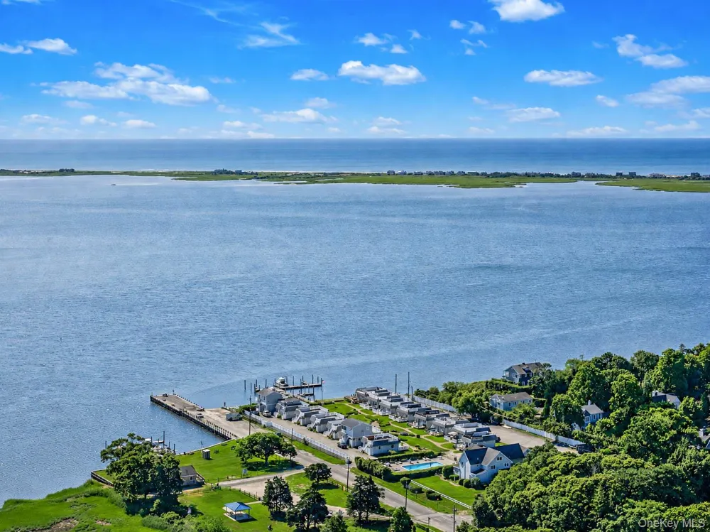 16 Foster Crossing East Quogue, NY 11942