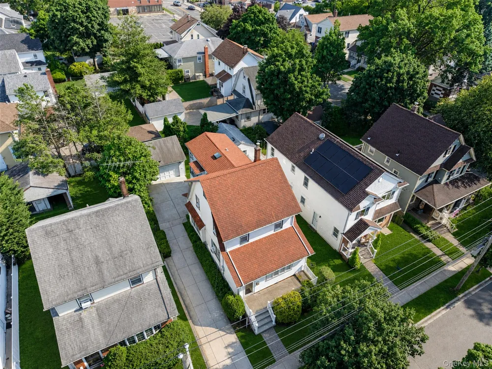 214 Lowell Avenue Floral Park, NY 11001