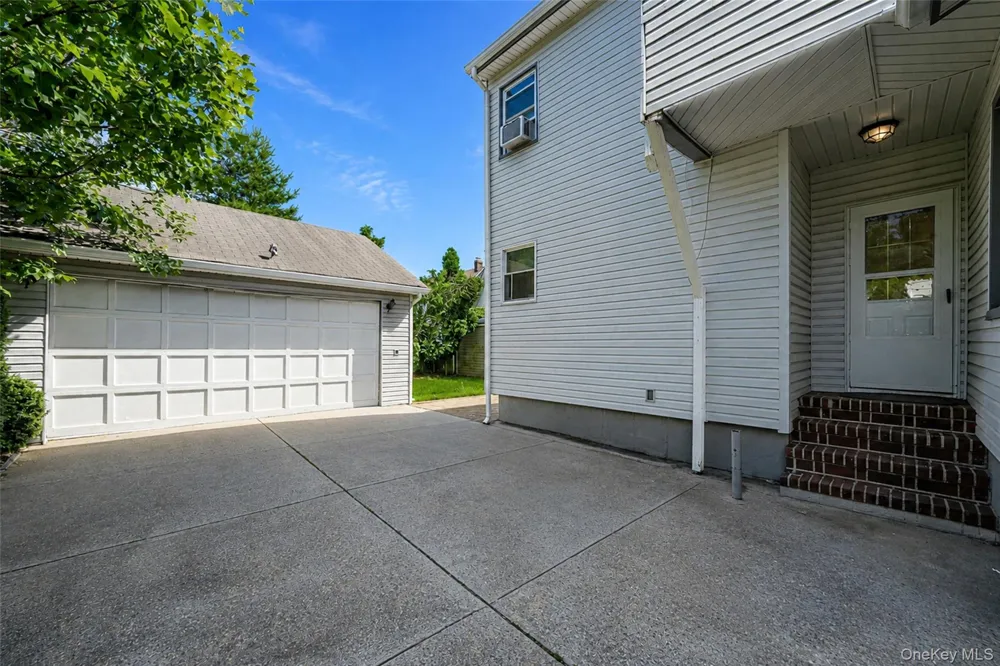 214 Lowell Avenue Floral Park, NY 11001