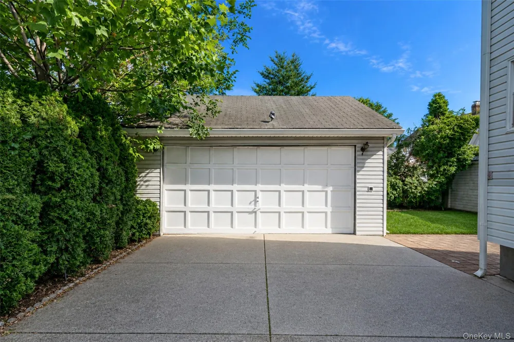214 Lowell Avenue Floral Park, NY 11001