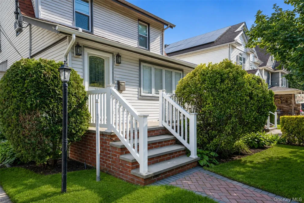214 Lowell Avenue Floral Park, NY 11001