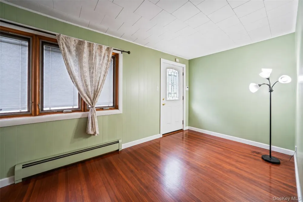 214 Lowell Avenue Floral Park, NY 11001