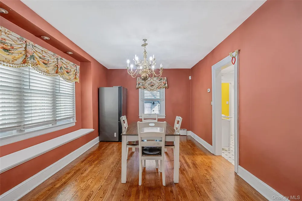 214 Lowell Avenue Floral Park, NY 11001