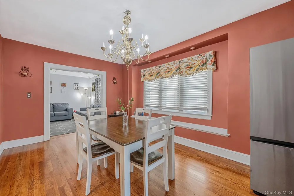214 Lowell Avenue Floral Park, NY 11001