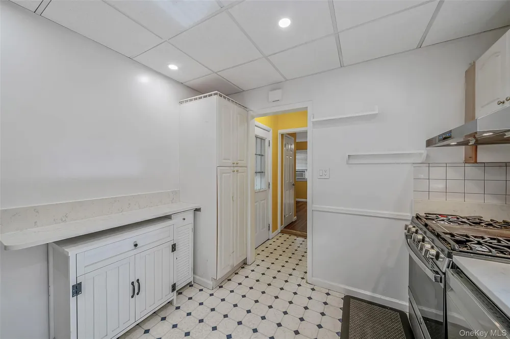 214 Lowell Avenue Floral Park, NY 11001