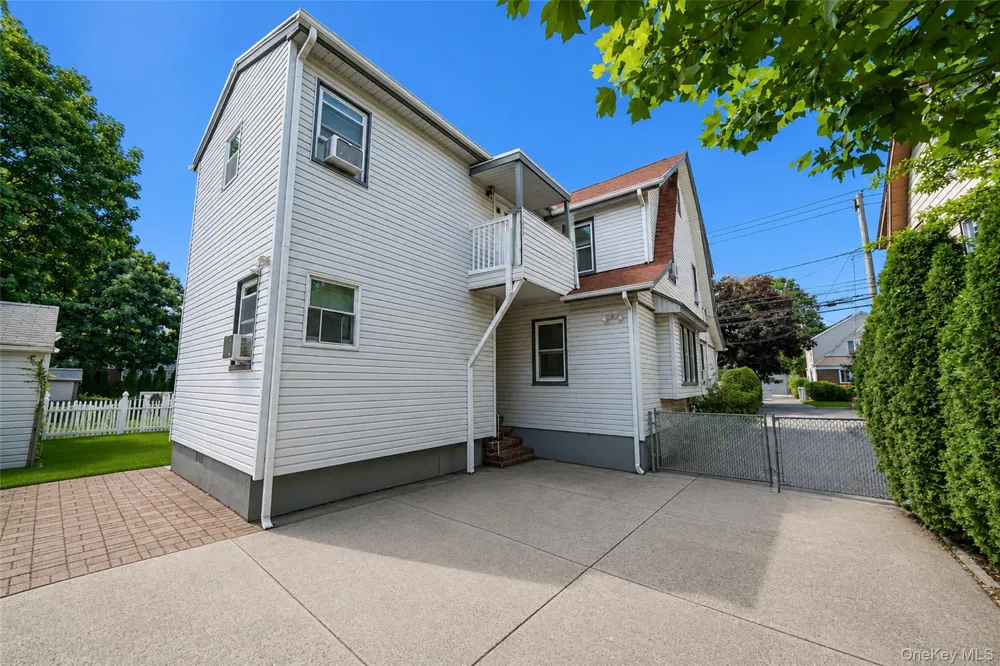 214 Lowell Avenue Floral Park, NY 11001