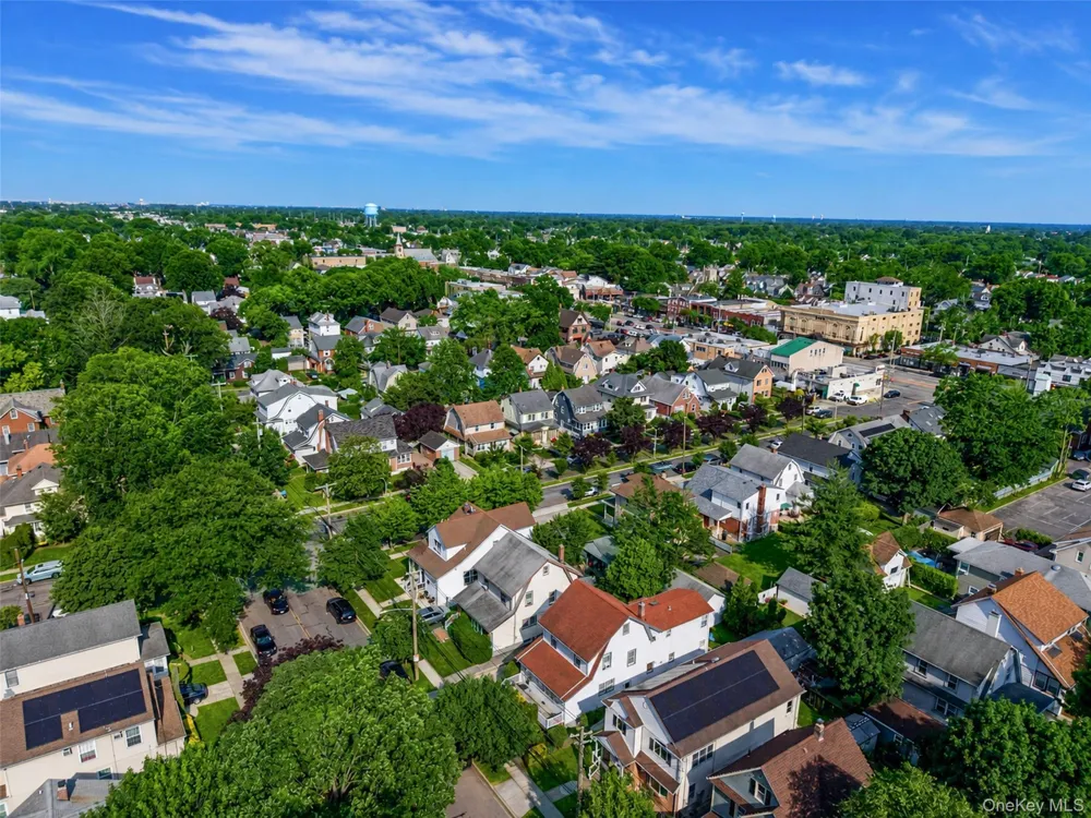 214 Lowell Avenue Floral Park, NY 11001