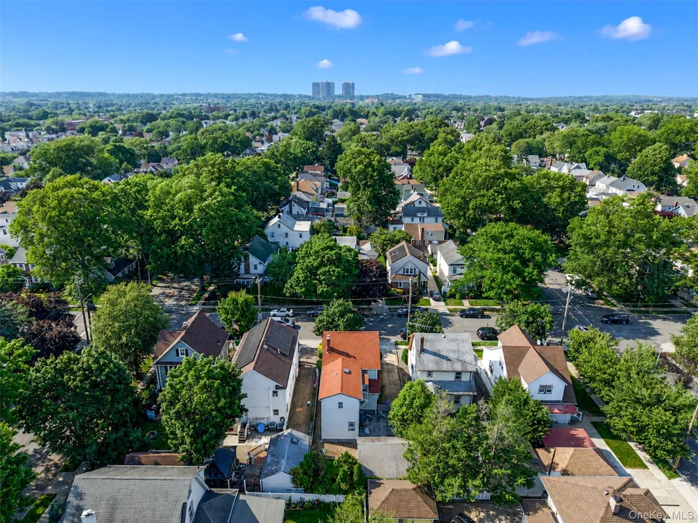 214 Lowell Avenue Floral Park, NY 11001