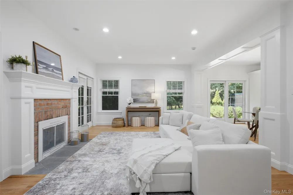17 Nadworny Lane Stony Brook, NY 11790