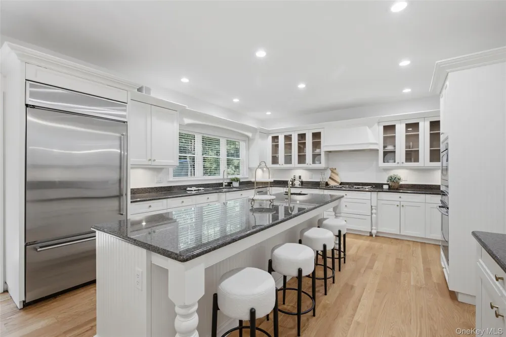 17 Nadworny Lane Stony Brook, NY 11790