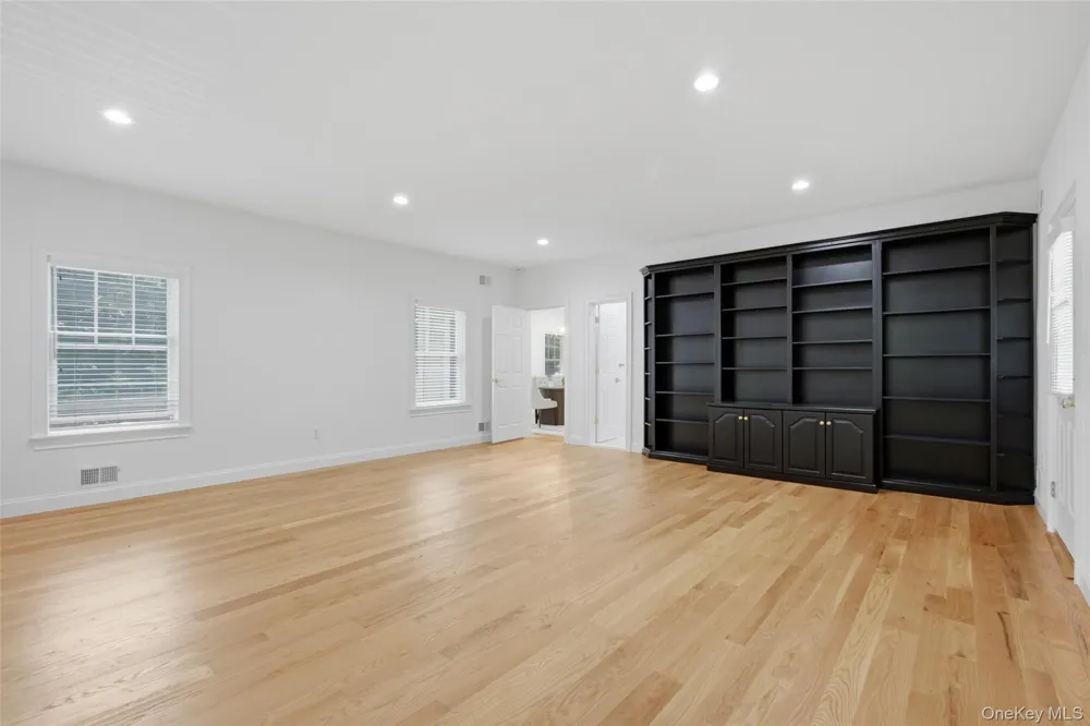 17 Nadworny Lane Stony Brook, NY 11790