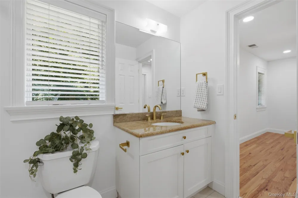 17 Nadworny Lane Stony Brook, NY 11790