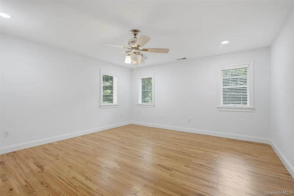 17 Nadworny Lane Stony Brook, NY 11790