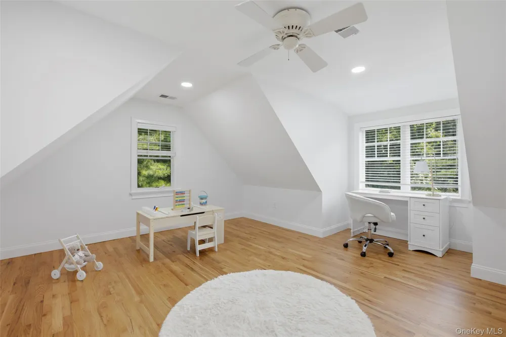 17 Nadworny Lane Stony Brook, NY 11790