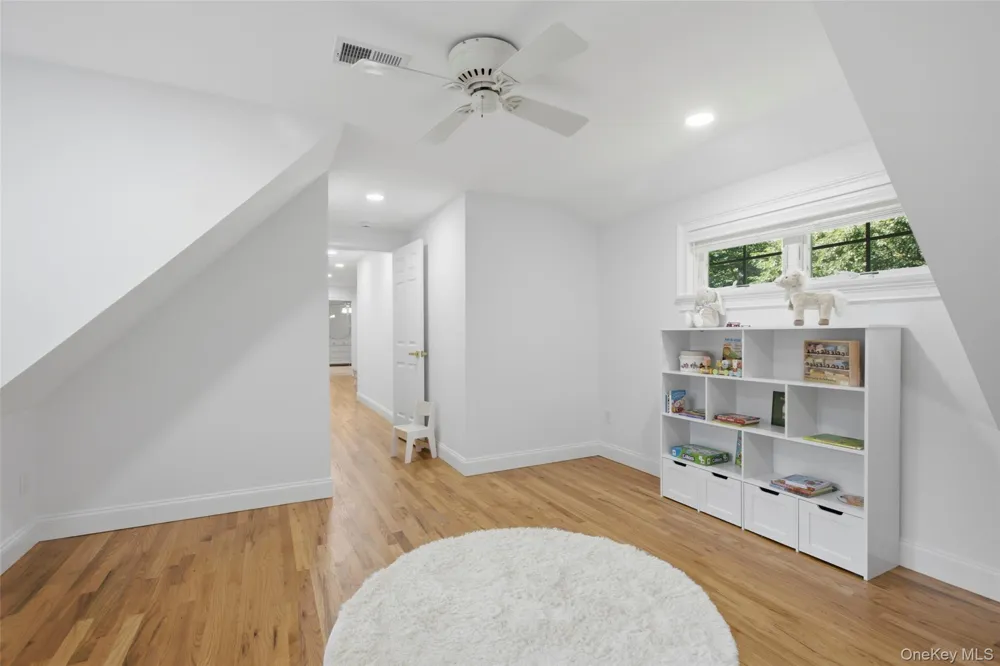 17 Nadworny Lane Stony Brook, NY 11790
