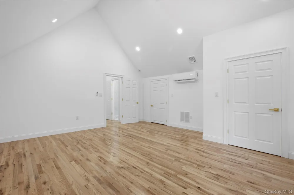 17 Nadworny Lane Stony Brook, NY 11790