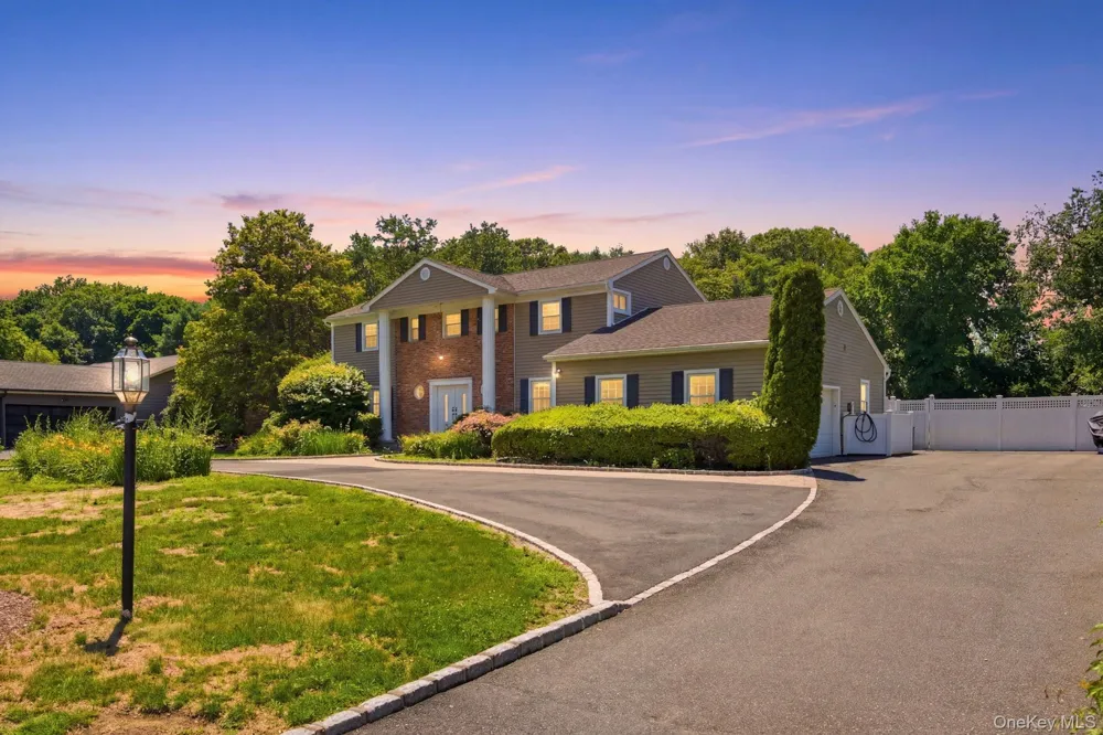 25 Artisan Avenue Huntington, NY 11743