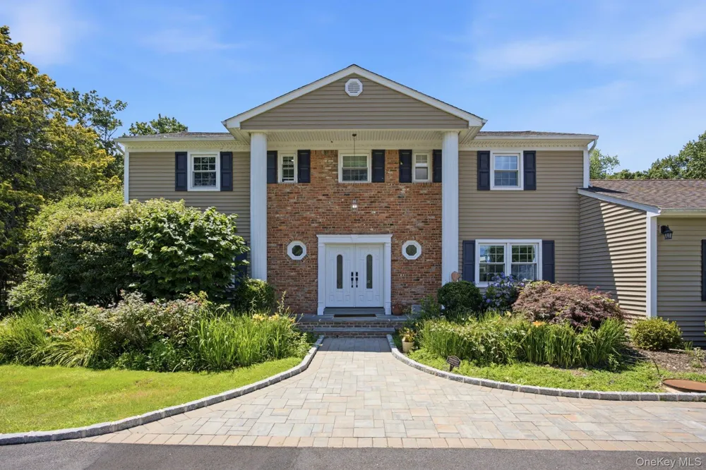 25 Artisan Avenue Huntington, NY 11743