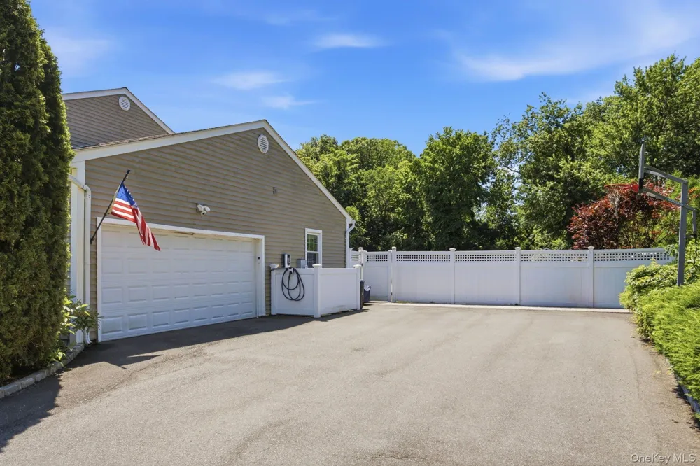 25 Artisan Avenue Huntington, NY 11743