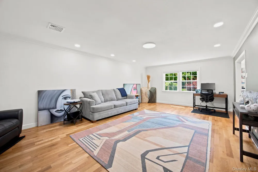 25 Artisan Avenue Huntington, NY 11743