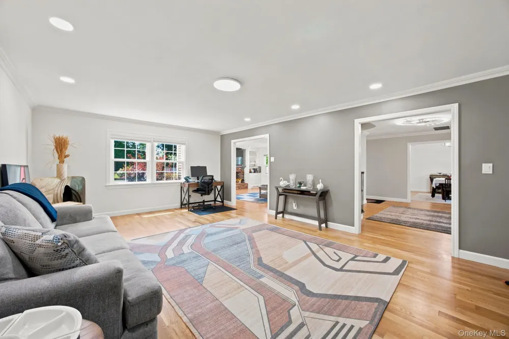 25 Artisan Avenue Huntington, NY 11743