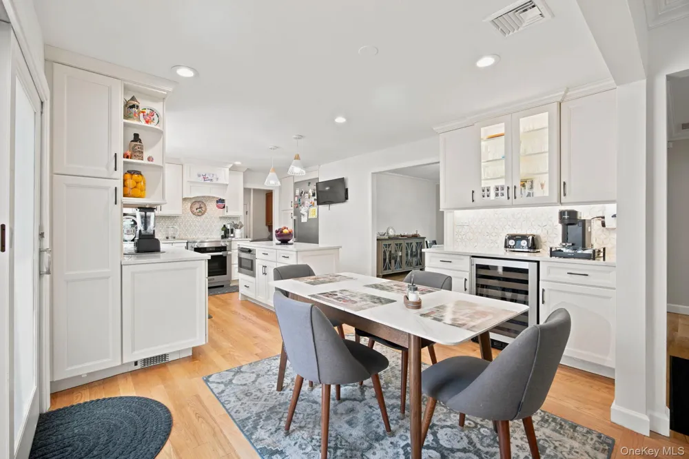 25 Artisan Avenue Huntington, NY 11743