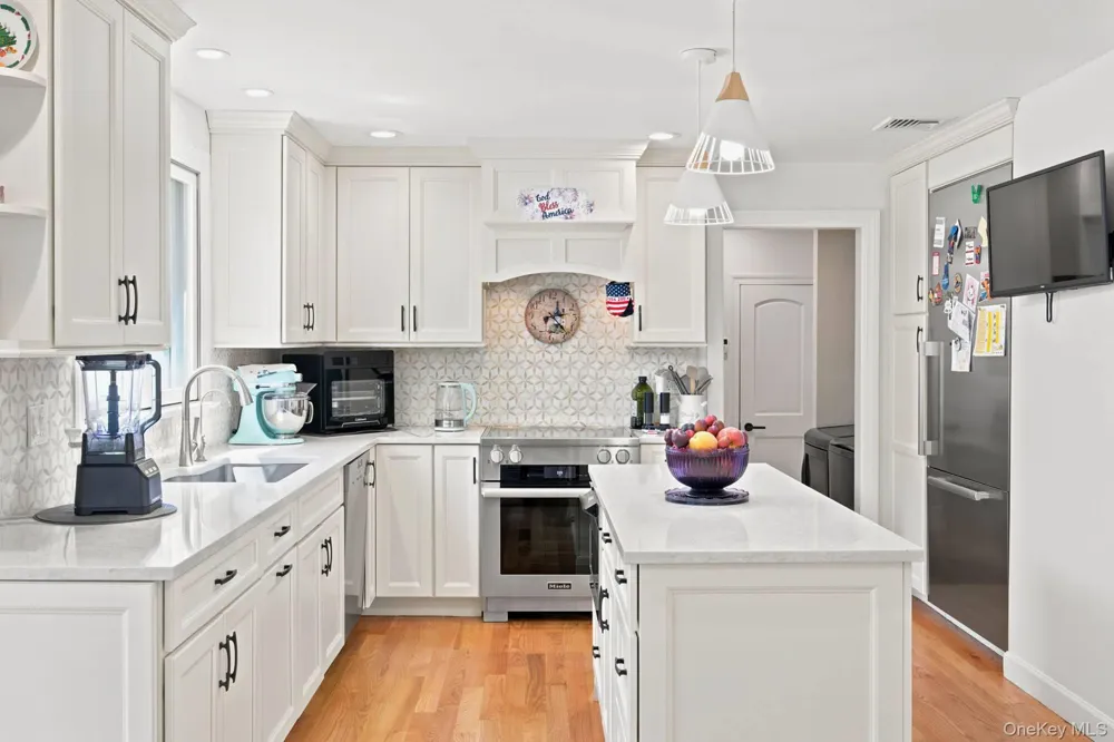 25 Artisan Avenue Huntington, NY 11743