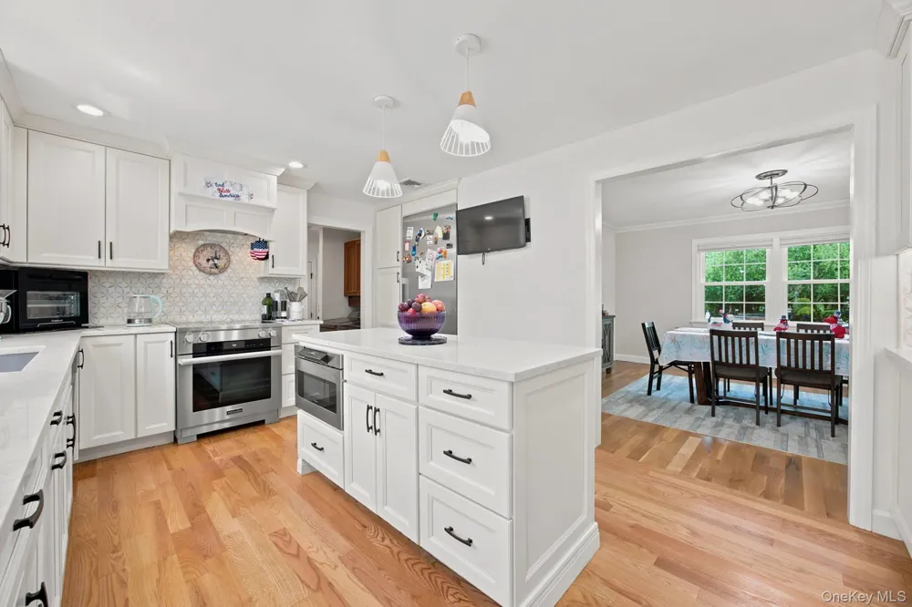 25 Artisan Avenue Huntington, NY 11743