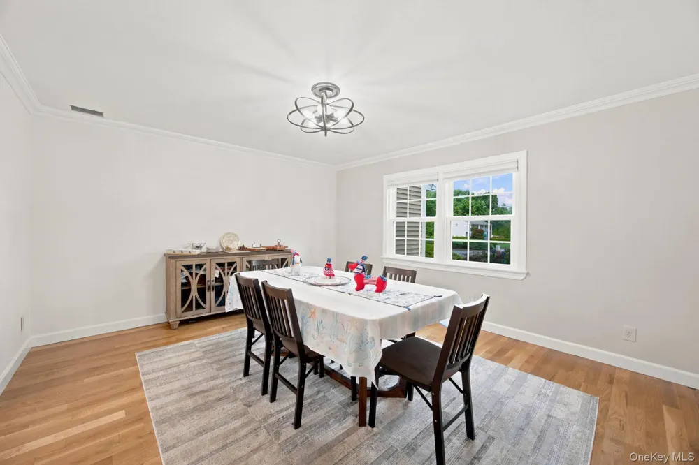 25 Artisan Avenue Huntington, NY 11743