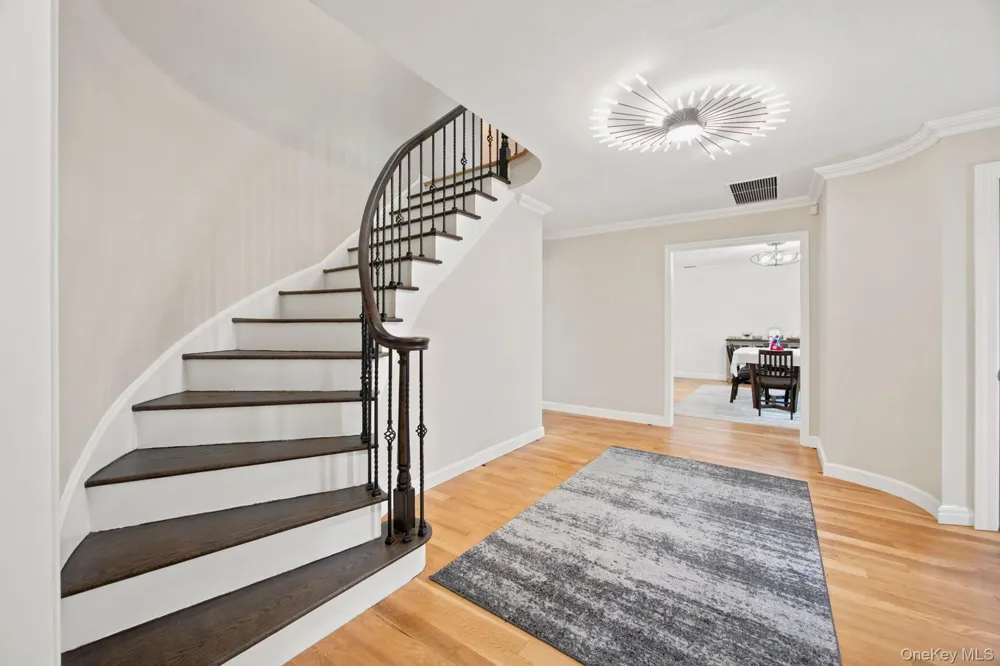 25 Artisan Avenue Huntington, NY 11743